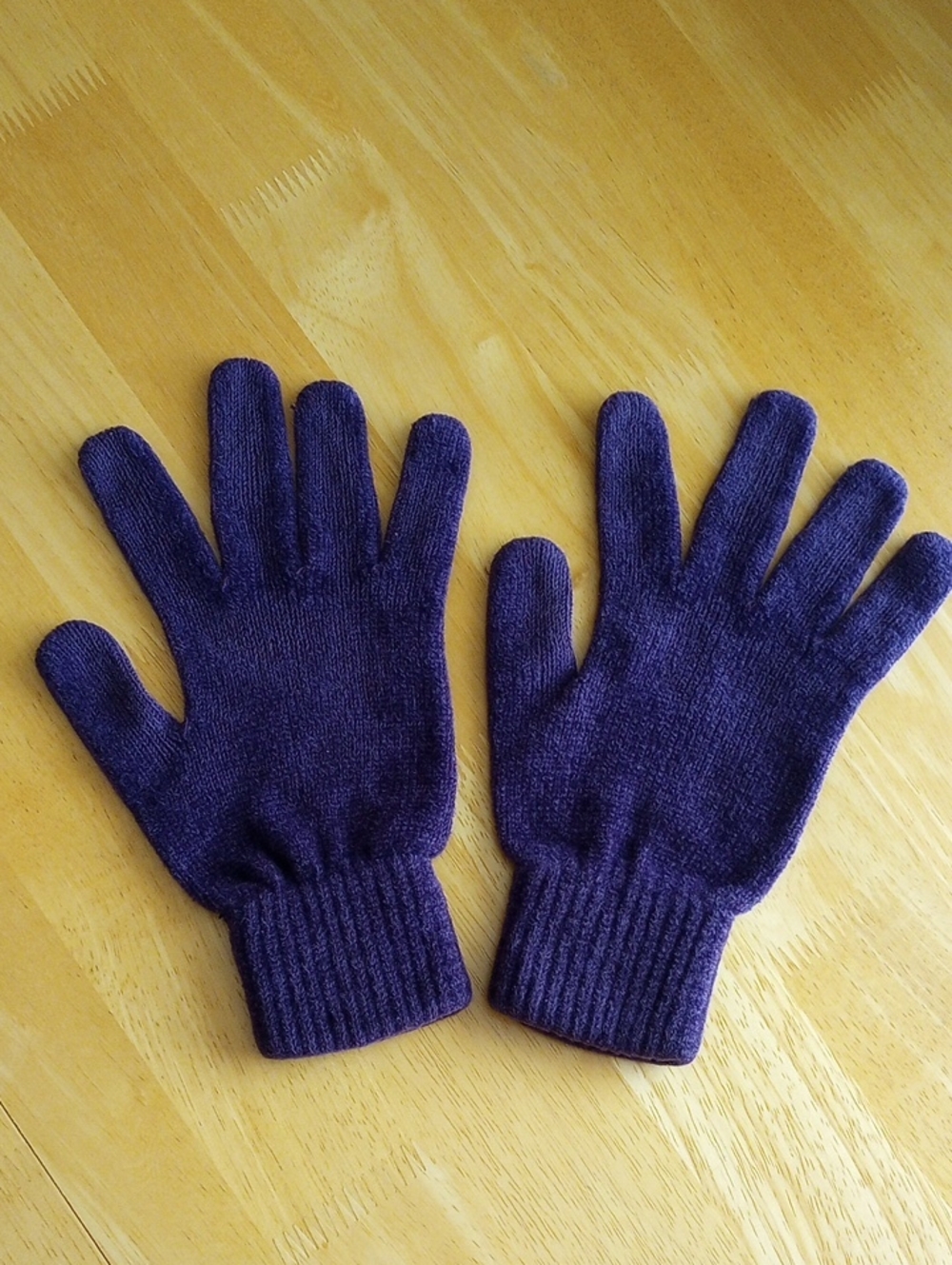 Classic Women's Knit Gloves in Purple